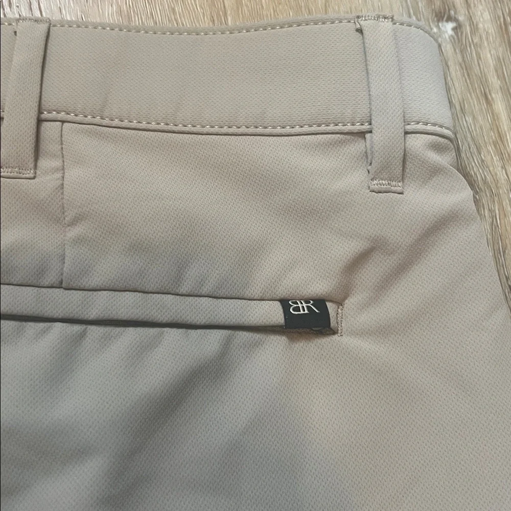 Banana republic men 40 waist 30 length tan 100% Polyester